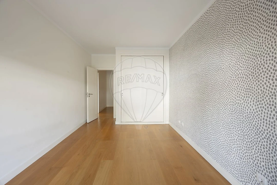 Apartamento T2 para Arrendamento em Algés, Linda-A-Velha e Cruz Quebrada-Dafundo Foto 26