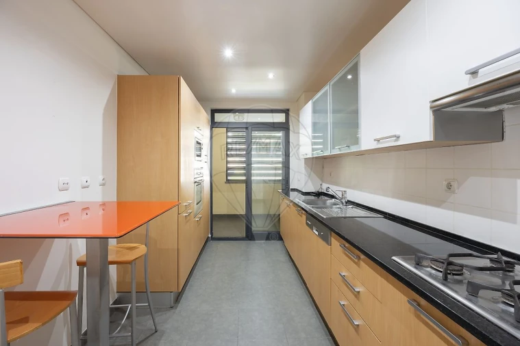 Apartamento T2 para Arrendamento em Algés, Linda-A-Velha e Cruz Quebrada-Dafundo Foto 20