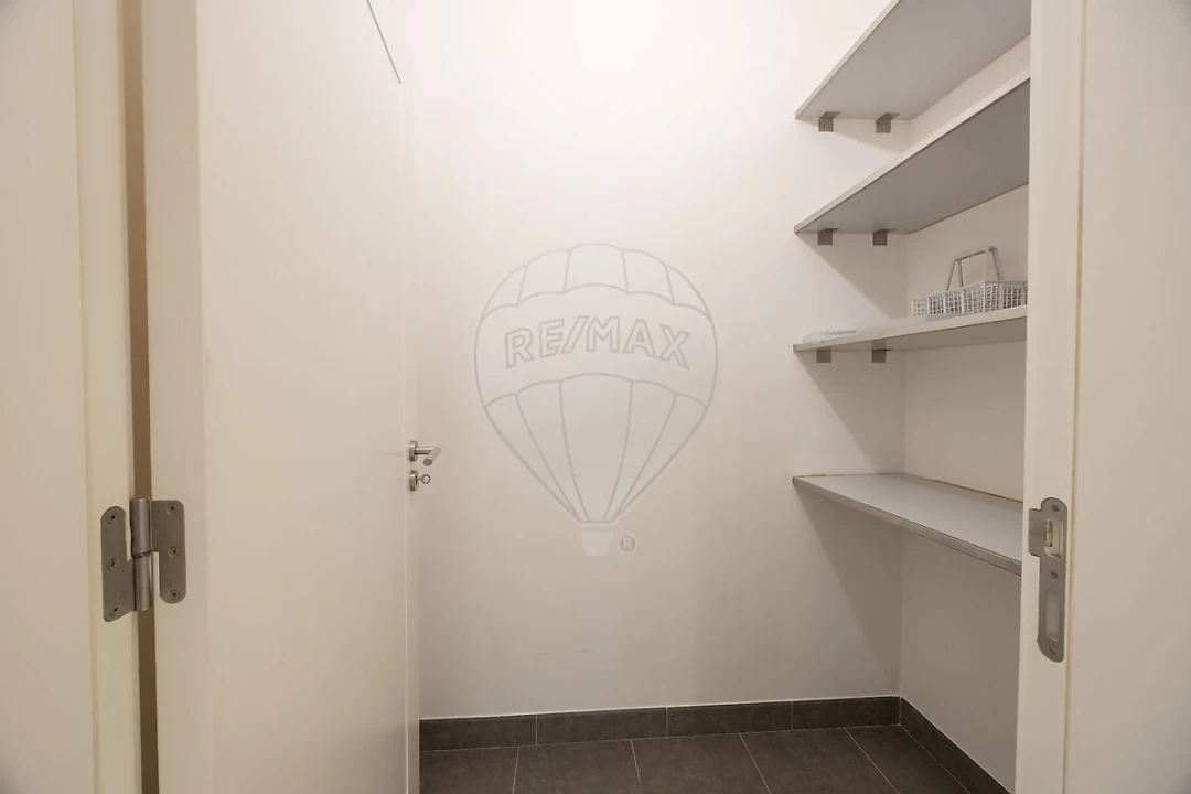 Apartamento T2 para Arrendamento em Algés, Linda-A-Velha e Cruz Quebrada-Dafundo Foto 8