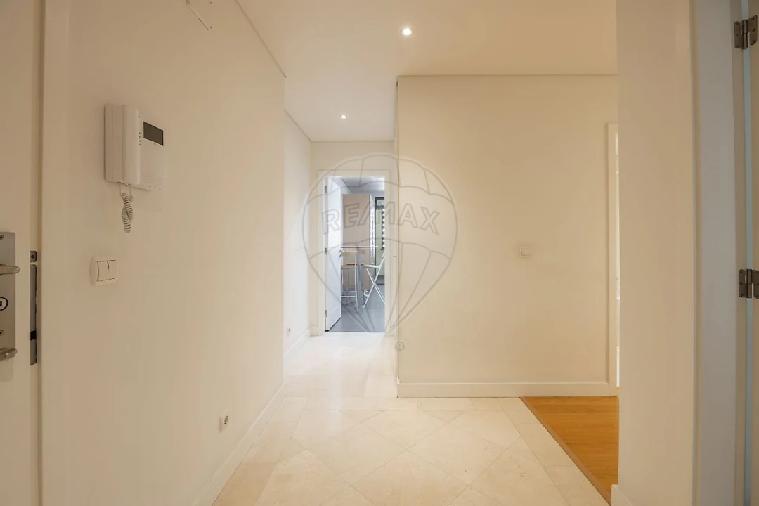 Apartamento T2 para Arrendamento em Algés, Linda-A-Velha e Cruz Quebrada-Dafundo Foto 9