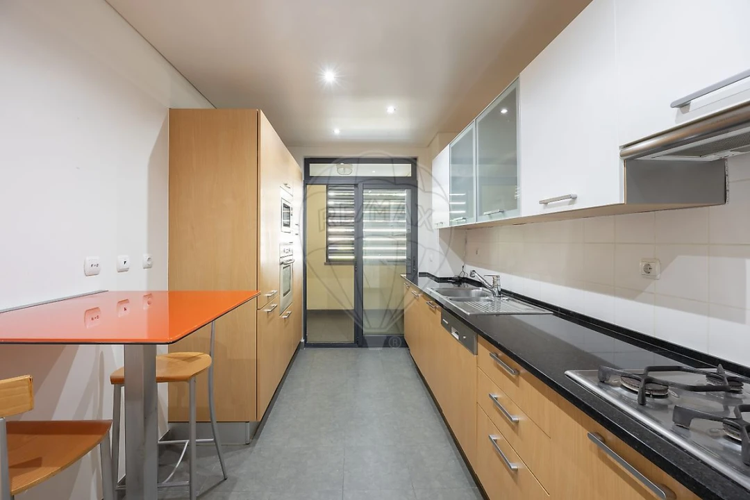 Apartamento T2 para Arrendamento em Algés, Linda-A-Velha e Cruz Quebrada-Dafundo Foto 20
