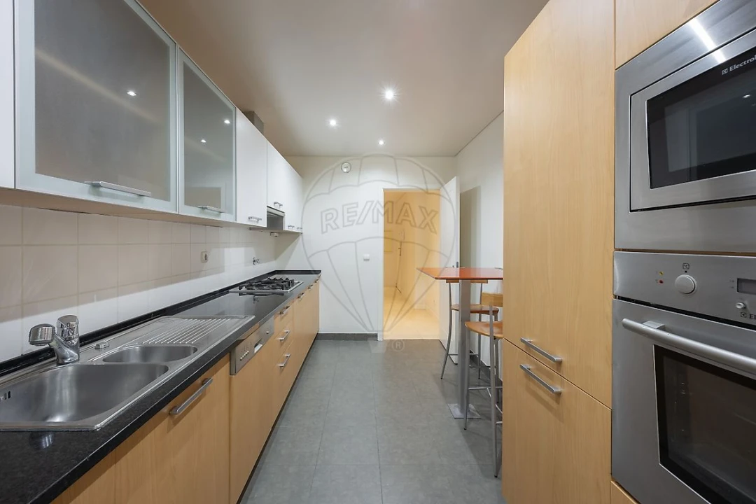Apartamento T2 para Arrendamento em Algés, Linda-A-Velha e Cruz Quebrada-Dafundo Foto 18