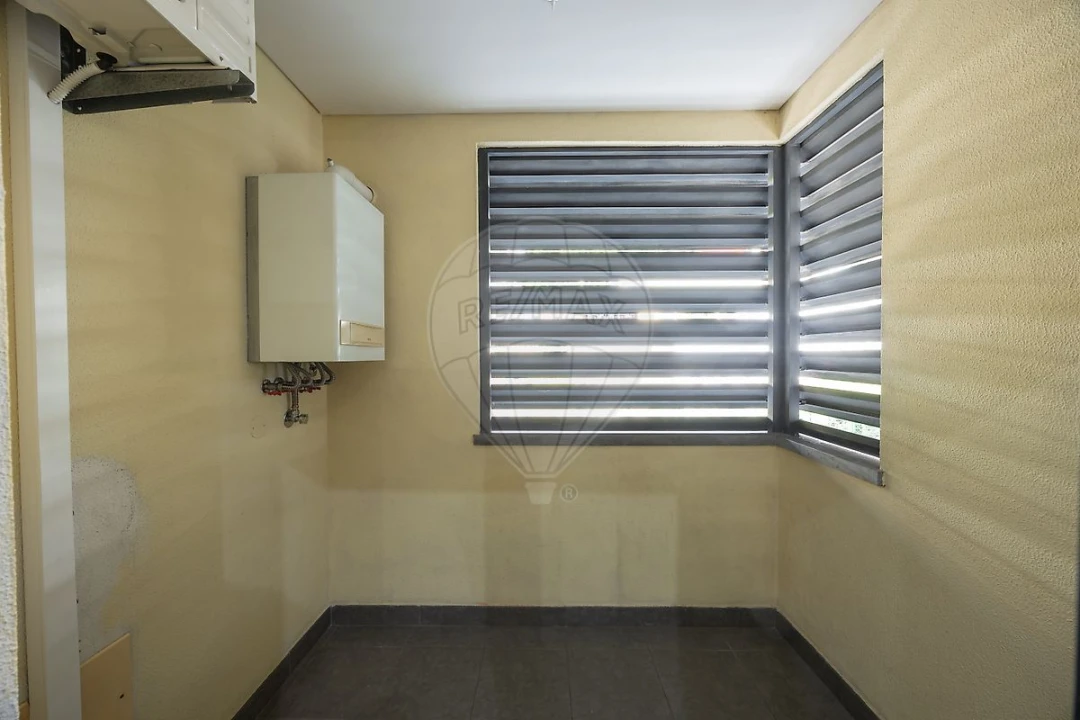 Apartamento T2 para Arrendamento em Algés, Linda-A-Velha e Cruz Quebrada-Dafundo Foto 16