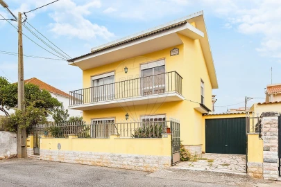 Moradia T5 para Venda em Carcavelos e Parede