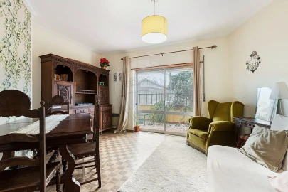 Moradia T5 para Venda em Carcavelos e Parede