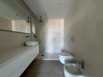 Apartamento T2 para Arrendamento em Mafamude e Vilar do Paraíso