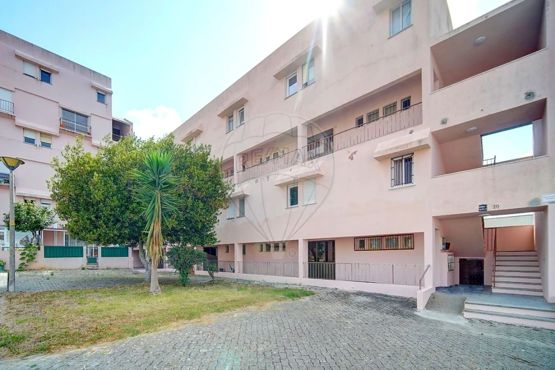 Apartamento T3 para Venda em Algueirão-Mem Martins Foto 4