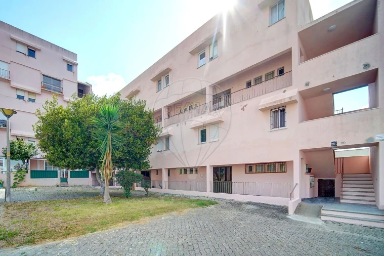 Apartamento T3 para Venda em Algueirão-Mem Martins Foto 3