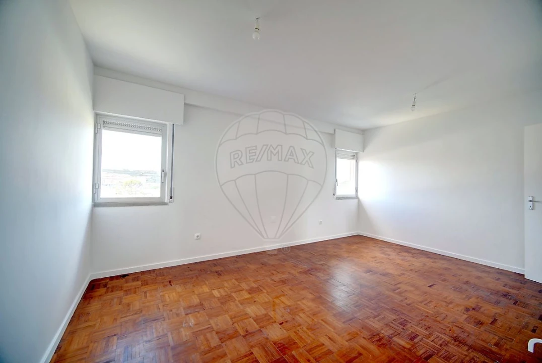Apartamento T3 para Venda em Algueirão-Mem Martins Foto 17