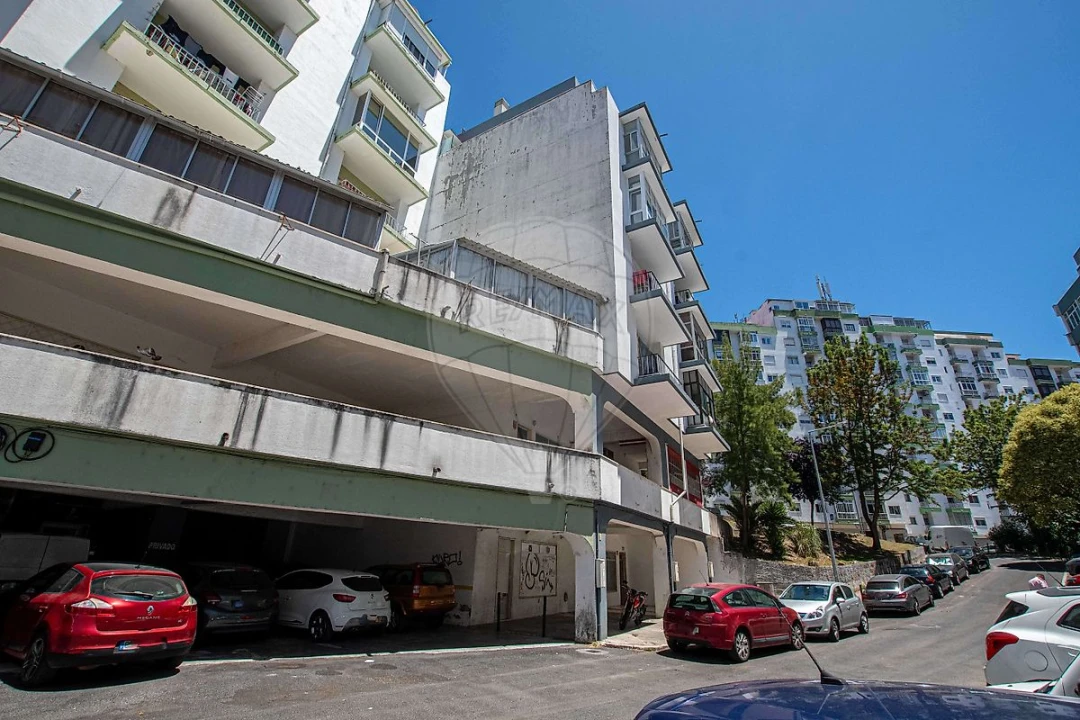 Apartamento T3 para Venda em Rio de Mouro Foto 3