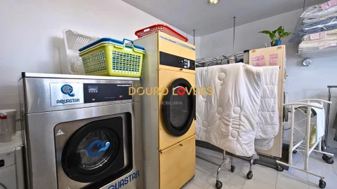 Negócio para Venda em Santa Marinha e São Pedro da Afurada