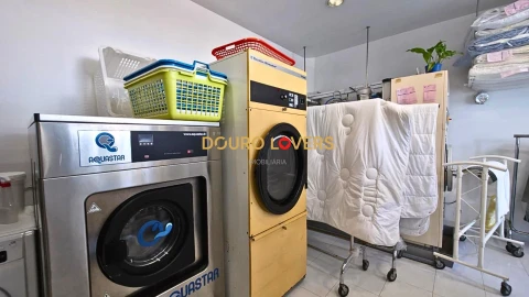 Negócio para Venda em Santa Marinha e São Pedro da Afurada