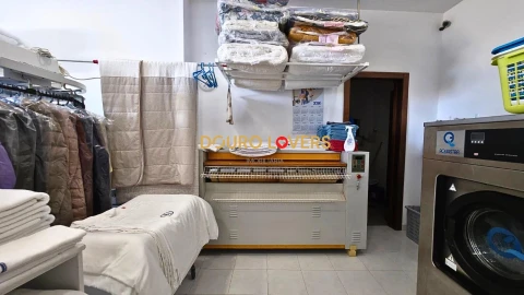 Negócio para Venda em Santa Marinha e São Pedro da Afurada