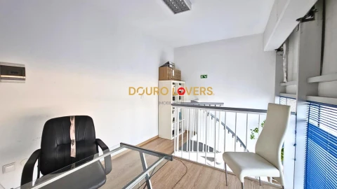 Negócio para Venda em Santa Marinha e São Pedro da Afurada