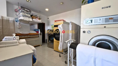 Negócio para Venda em Santa Marinha e São Pedro da Afurada