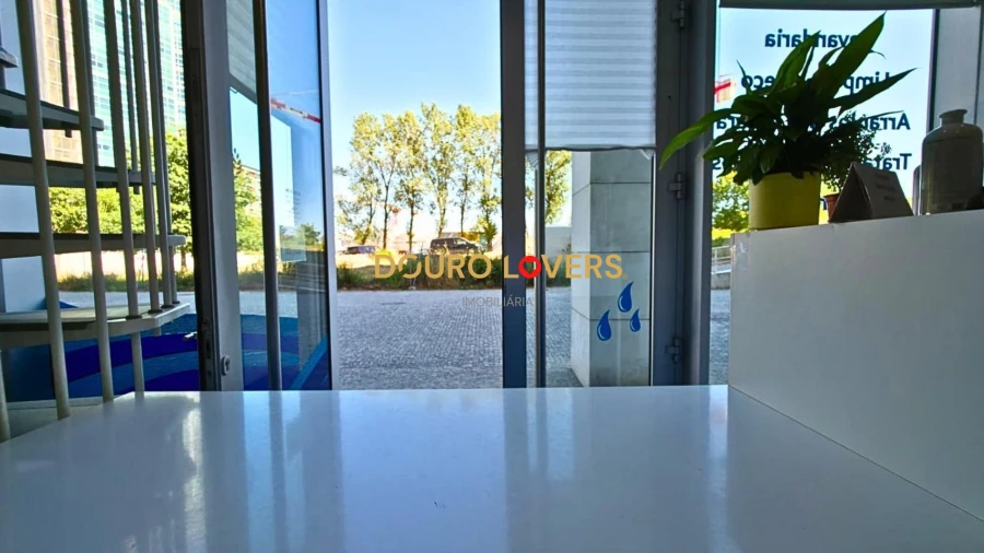 Negócio para Venda em Santa Marinha e São Pedro da Afurada