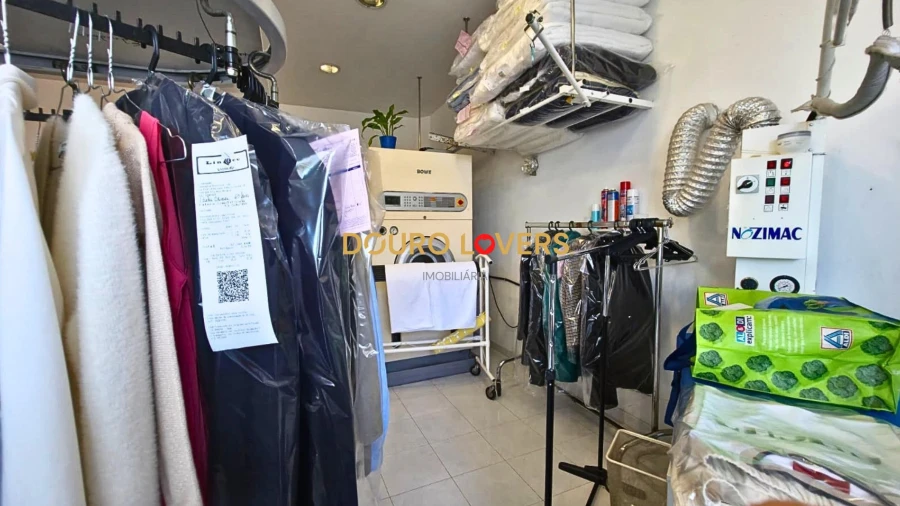 Negócio para Venda em Santa Marinha e São Pedro da Afurada