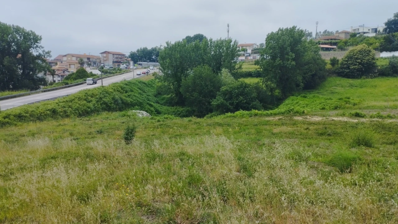 Terreno para Venda em O. Azeméis, Riba-Ul, Ul, Macinhata Seixa, Madail Foto 1