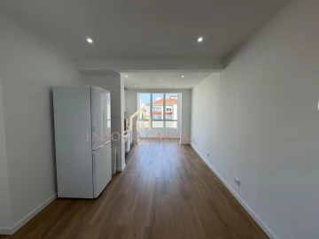 Apartamento T1 para Venda em Águas Livres