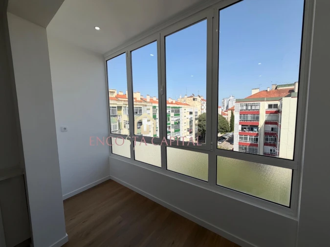 Apartamento T1 para Venda em Águas Livres Foto 8