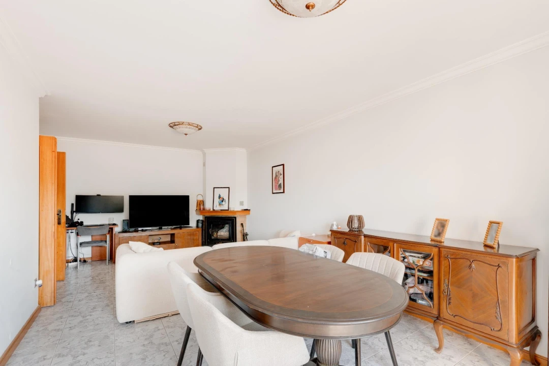 Apartamento T3 para Venda em Castêlo da Maia Foto 2