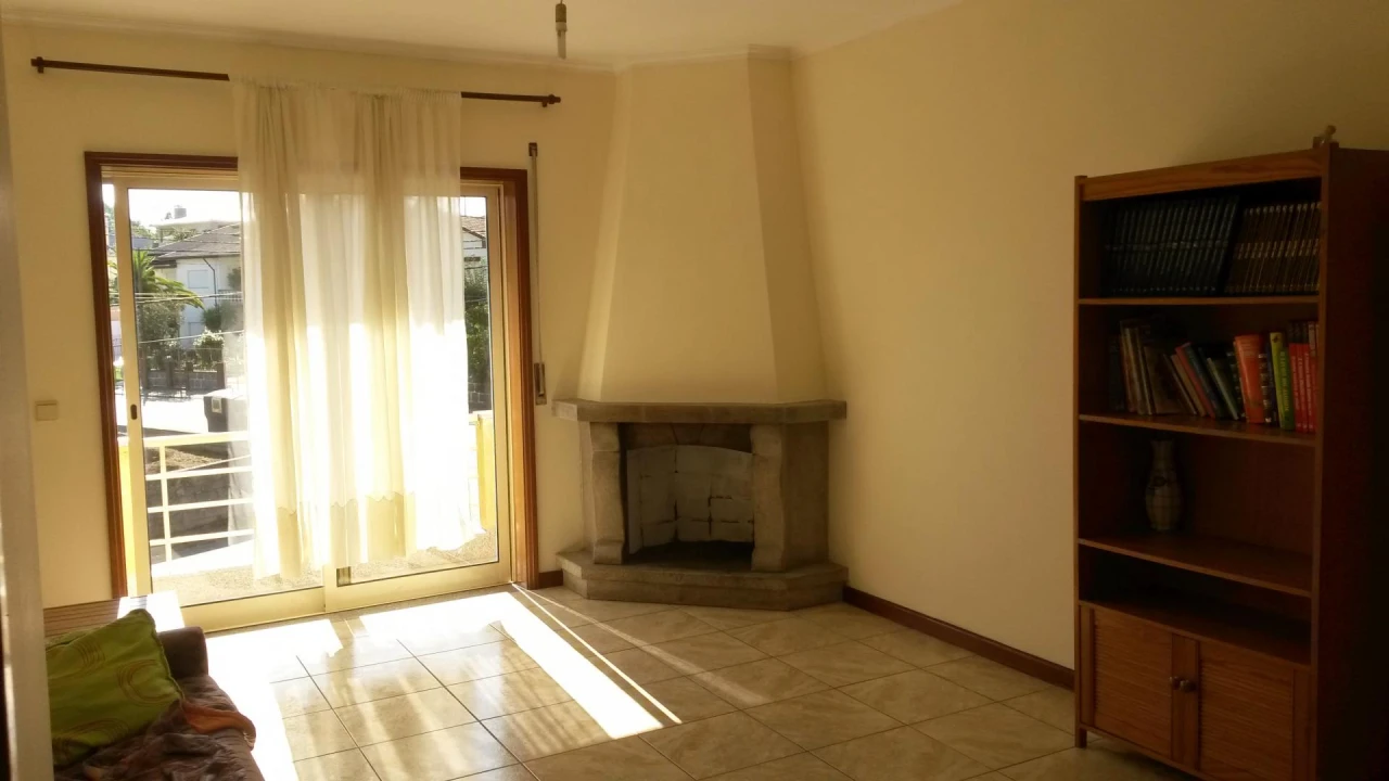 Apartamento T3 para Venda em Santa Maria da Feira, Travanca, Sanfins e Espargo Foto 1