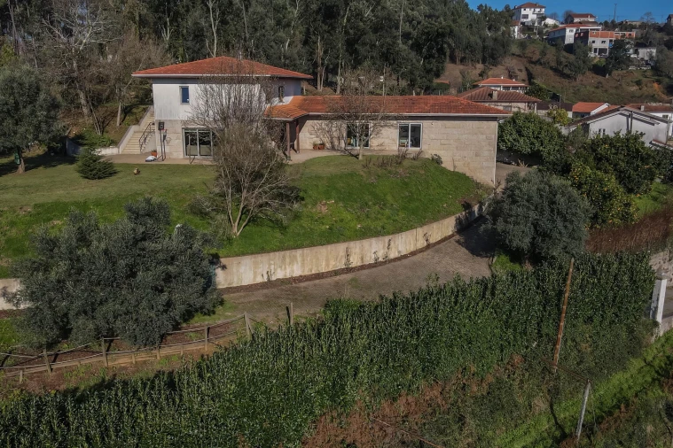Moradia T7 para Venda em Telões Foto 2