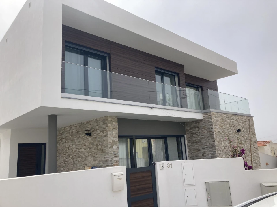Moradia T4 para Venda em Carvoeira Foto 1