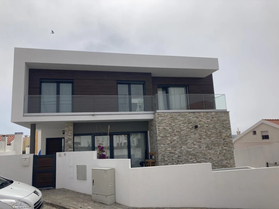 Moradia T4 para Venda em Carvoeira Foto 2