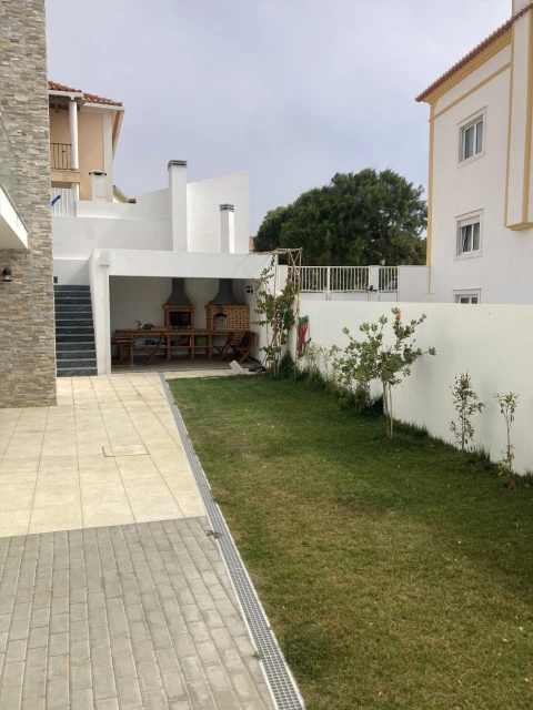 Moradia T4 para Venda em Carvoeira