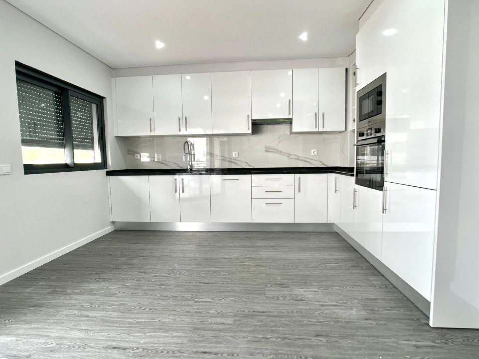Apartamento T3 para Venda em Quelfes Foto 9