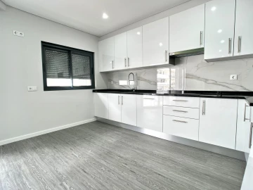 Apartamento T3 para Venda em Quelfes