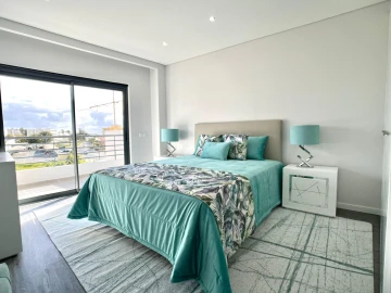 Apartamento T3 para Venda em Quelfes