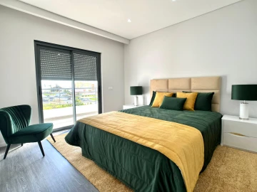Apartamento T3 para Venda em Quelfes