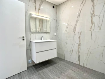 Apartamento T3 para Venda em Quelfes