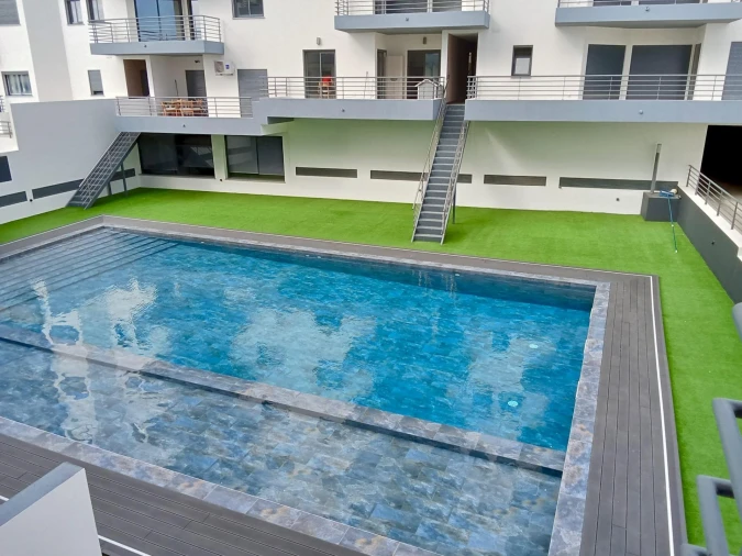 Apartamento T4 para Venda em Quelfes Foto 2