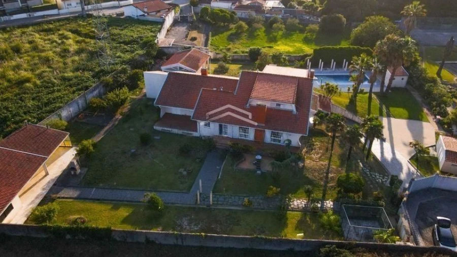 Moradia T6 para Venda em Arcozelo