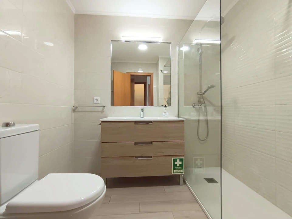 Apartamento T1 para Venda em Quarteira Foto 9