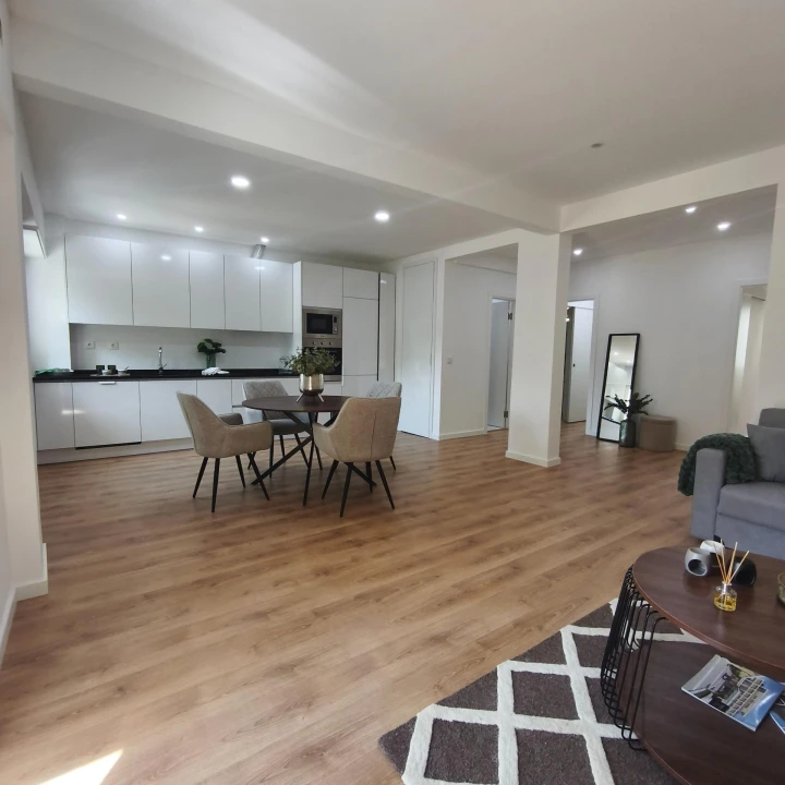 Apartamento T3 para Venda em Benfica Foto 1