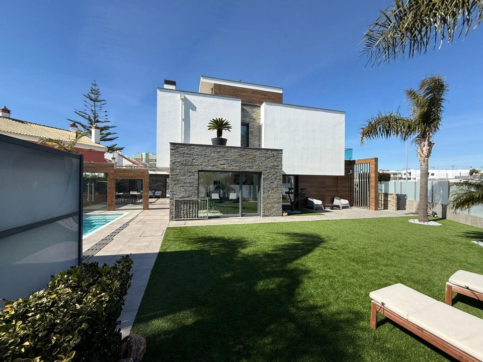 Moradia T4 para Venda em Charneca de Caparica e Sobreda Foto 1