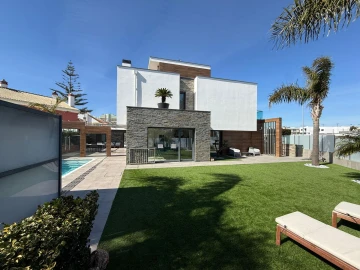 Moradia T4 para Venda em Charneca de Caparica e Sobreda