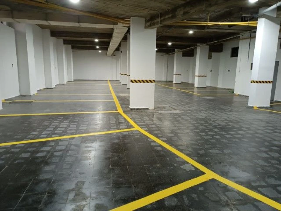 Garagem para Venda em Albufeira e Olhos de Água Foto 1
