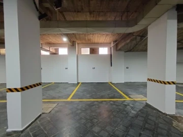 Garagem para Venda em Albufeira e Olhos de Água