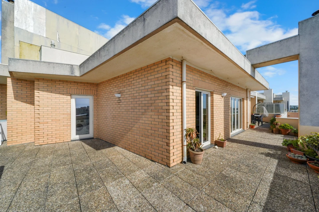 Apartamento T4 para Venda em Arcozelo Foto 1