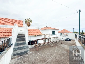 Moradia T4 para Venda em Funchal (São Pedro)