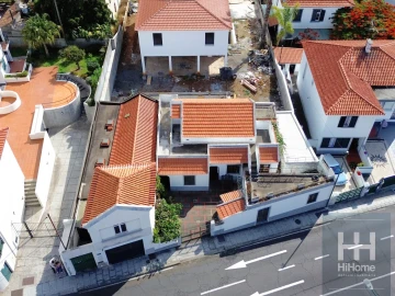 Moradia T4 para Venda em Funchal (São Pedro)