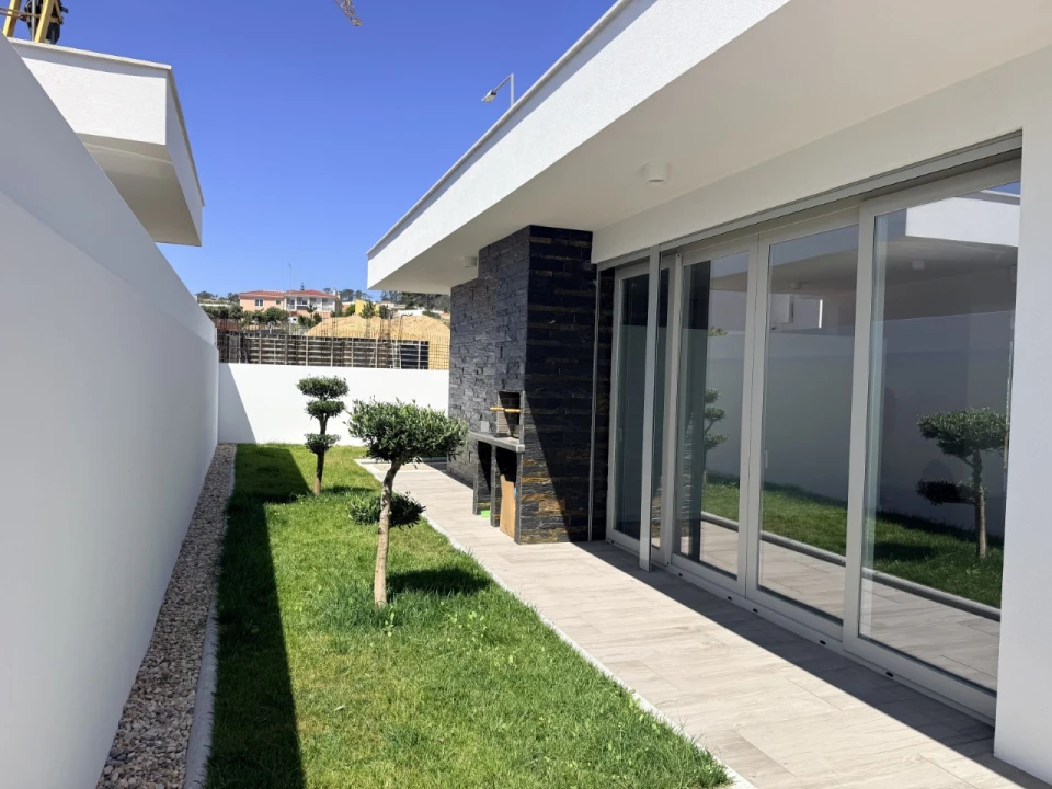 Moradia T2 para Venda em Tornada e Salir do Porto Foto 4