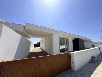 Moradia T2 para Venda em Tornada e Salir do Porto