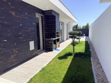 Moradia T2 para Venda em Tornada e Salir do Porto