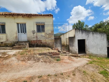 Moradia T4 para Venda em Lamas e Cercal